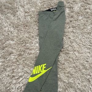 Women’s Nike leggings